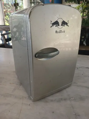 Mini geladeira para carro