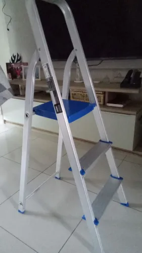 Vendo uma escada, nova com três degraus