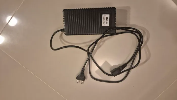 Carregador Bee U1 Chumbo