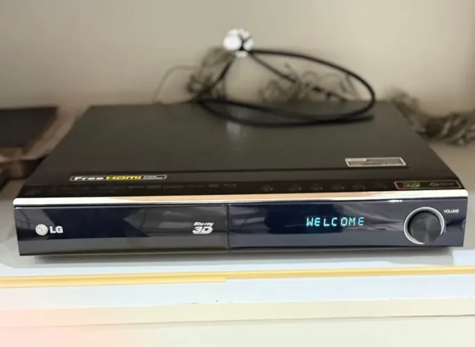 Home Theater LG 3D Blu-ray HB806SV 850W RMS