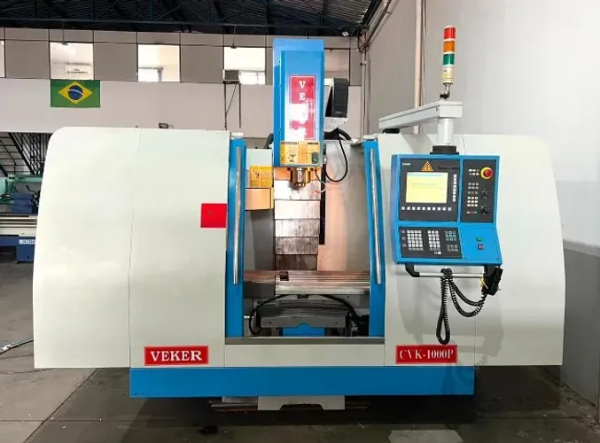 CENTRO DE USINAGEM CNC VEKER CVK1000P SIEMENS - 1000 X 500 X 500 - MUITO NOVA!