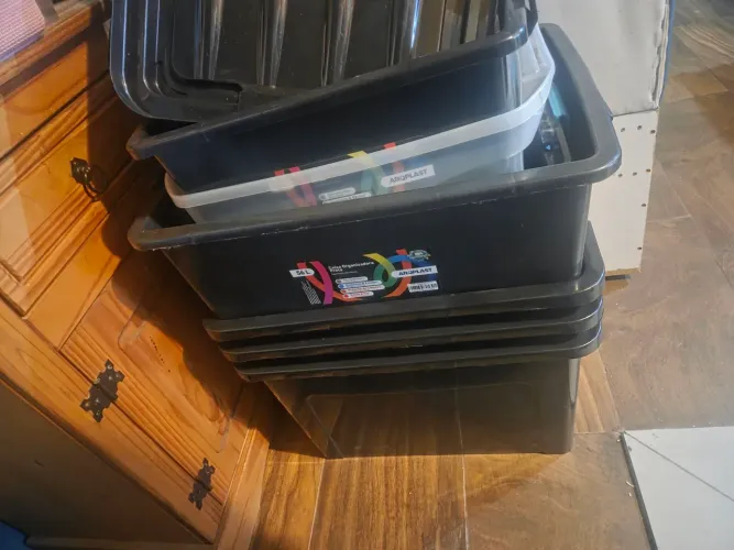 Kit com 7 caixas organizadoras com tampa - 56L e 30L