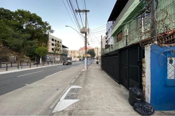 Triplex Comercial para Aluguel na Avenida Vitória Espaço Amplo e Versátil