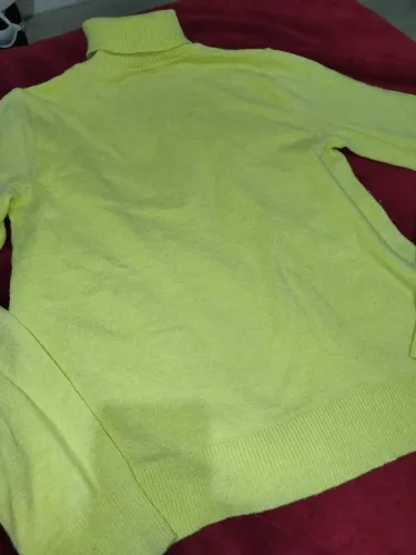 Blusa de tricô gola alta (Tam P)