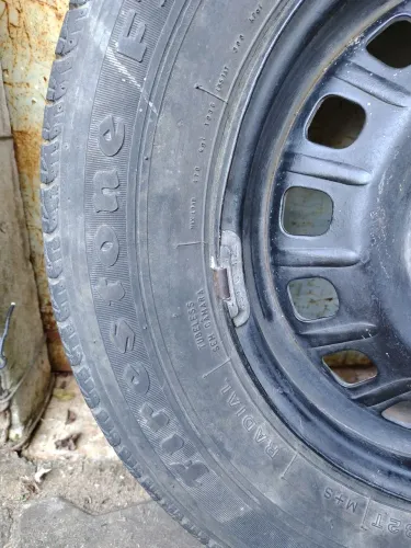Pneu Firestone 175/70/13 para estepe com roda original Fiataro 13