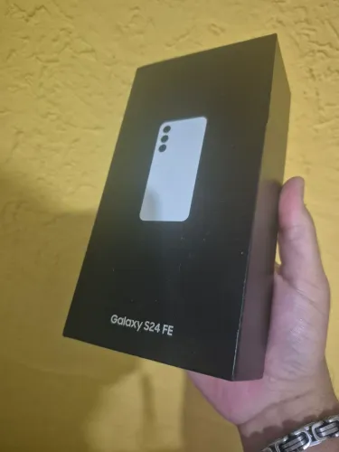 S24 FE 128gb na caixa com carregador 