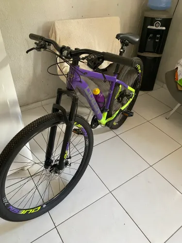 Vendo bicicleta nova com documento? falar com proprietário *28 