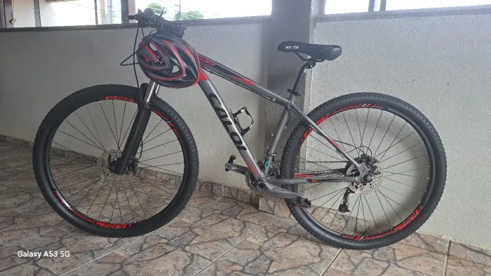 Caloi Moab Aro 29 suspensão rockshox