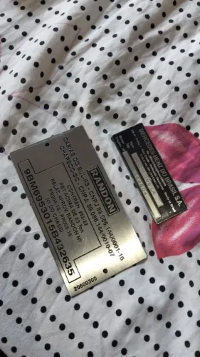 Plaqueta de identificação