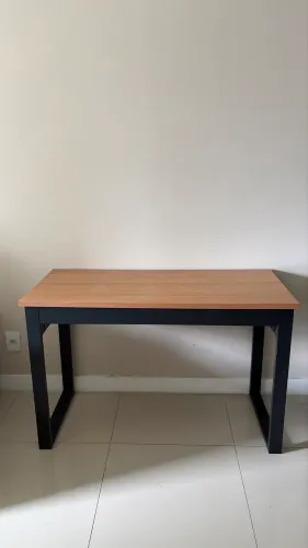 Escrivaninha de Madeira com Gaveta - Nova | R$ 300