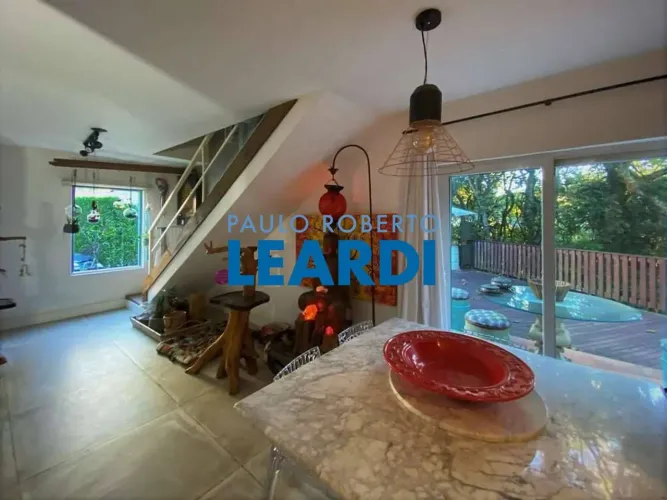 CASA EM CONDOMÍNIO - JARDIM DAS PAINEIRAS - SP