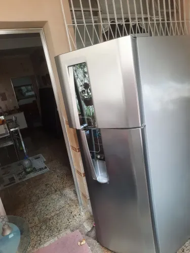 GELADEIRA DUPLEX ELETROLUX 382 LITROS GIGANTE COM DISPENSE PARA ÁGUA GELADA A PORTA TOP