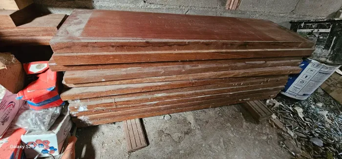 Degraus de escada reuso. São 11 degraus madira cumaru de madeira ceca em estufa 3x30=1.00