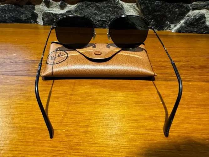 Rayban hexagonal preto polarizado