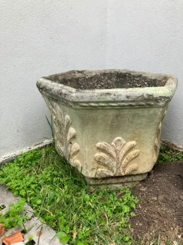 Vaso de Cimento Grande Sextavado Antigo (Estilo Colonial / Jardim)