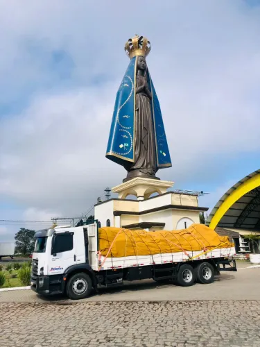Truck com carroceria de ferro