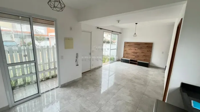 Casa de condomínio para locação, 76m², 2 quartos, 2 vagas e lazer em Santana de Parnaíba