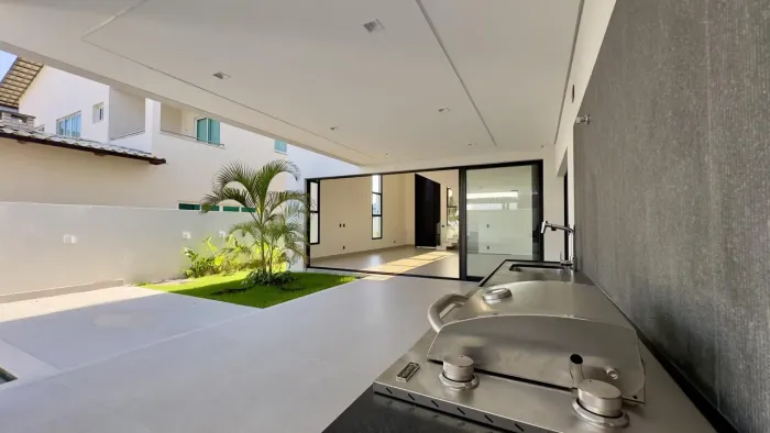 Casa com 4 quartos em condomínio fechado