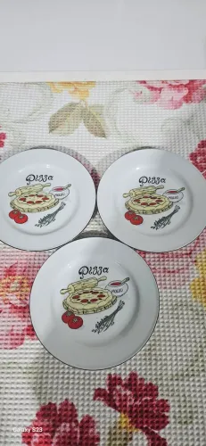 Pratos decorativos.