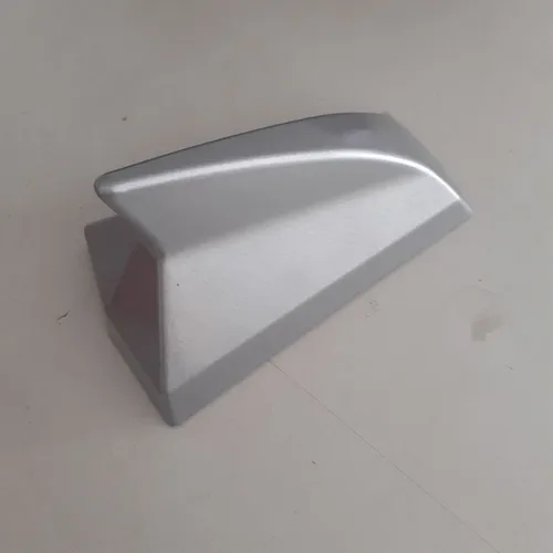 Antena de teto tubarão Prata. Nova.  Instalada. R$ 80,00.