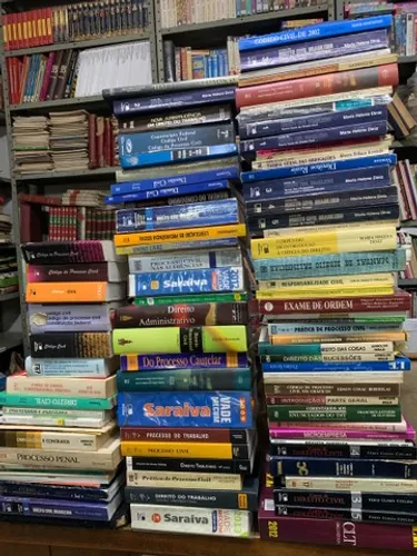Livros de  Direito 5 reais cada livro para decoração artesanato exposição leitura advogado