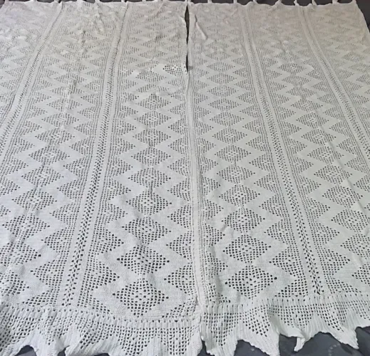 Cortina de croche feito à mão cada parte 0,60 larg X 1,50 alt X 1,50
