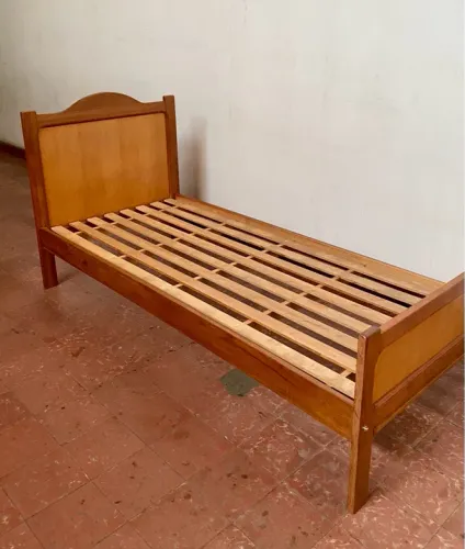 Cama de Solteiro Nova em Cedrinho - Para colchão de 78cm