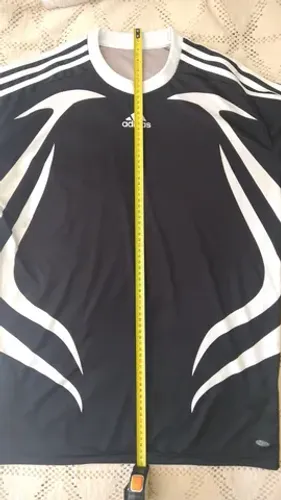 duas Camisetas Adidas tamanho G estado de novas