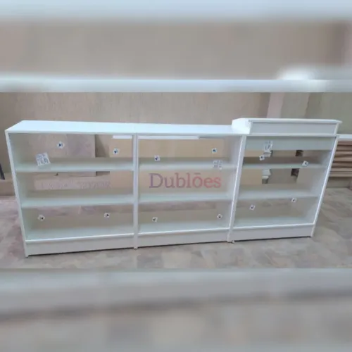 Balcão vitrine com caixa . Super promoção da semana .