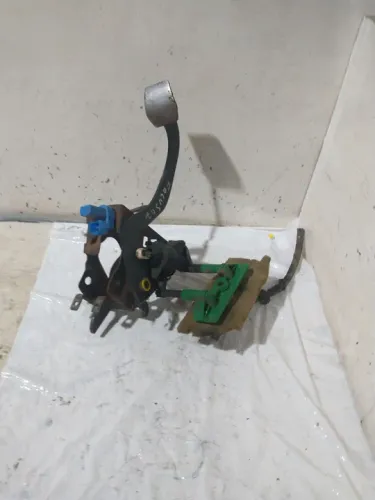 Pedal embreagem Ford focus 2002
