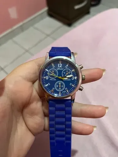 Relógio emborrachado azul