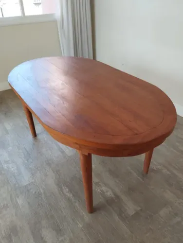 Mesa Oval em Peroba Rosa