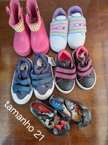 Sapatos infantis novos tam. 21, ler