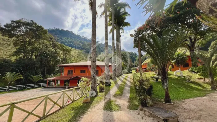 Um lugar para chamar de lar, de reunir familiares e amigos, e também para fazer renda ! co