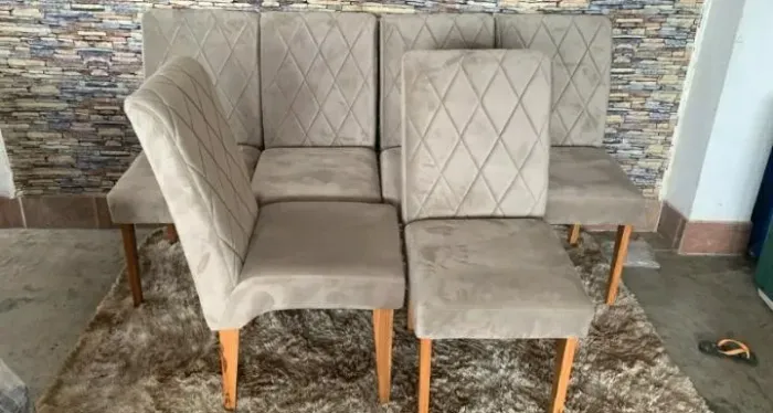 Cadeiras estofadas de madeira valor unidade