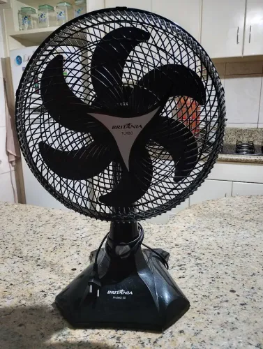 Vendo ventilador de mesa semi-novo 
