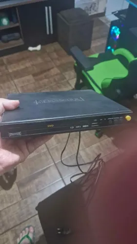 Aparelho de DVD/USB semi novo.