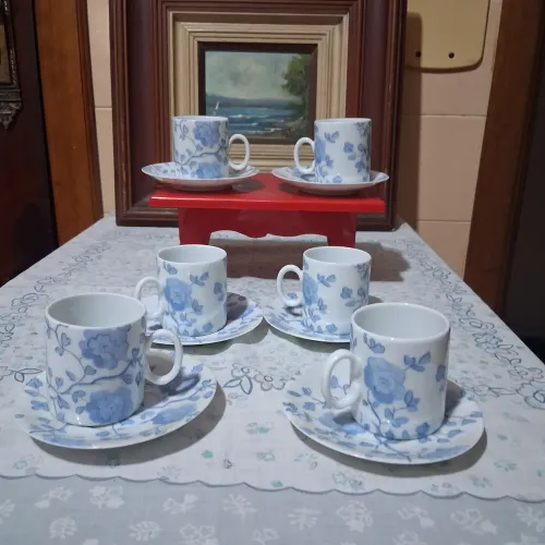 Jogo café 12 peças porcelana renner  floral. 