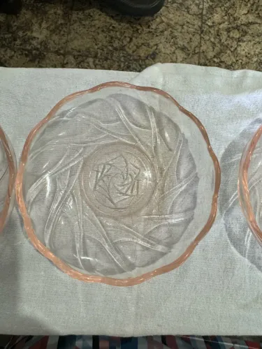 3 pratos de sobremesa vidro salmão transparente. S