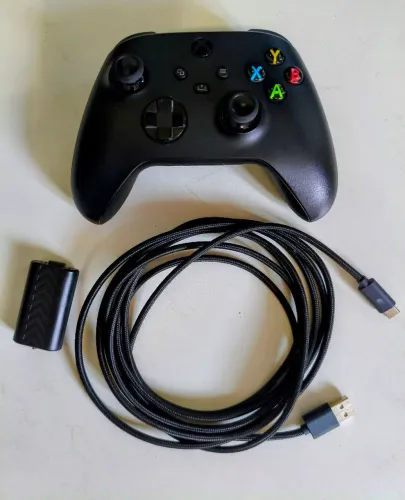 Controle Xbox + Cabo USB e Bateria Recarregável