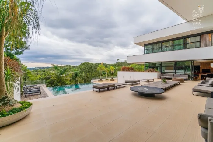 Casa em Condomínio, 05 Suítes, 11 Vagas, Piscina Aquecida, Ferraria, Campo Largo.