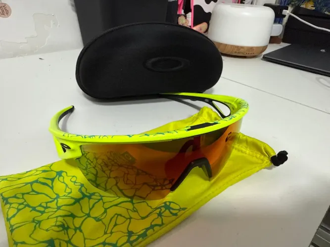 Óculos Oakley Esportivo - Lentes Espelhadas (modelo Sphare)