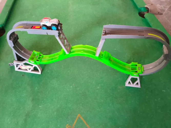 Hot Wheels - Pista looping magnético