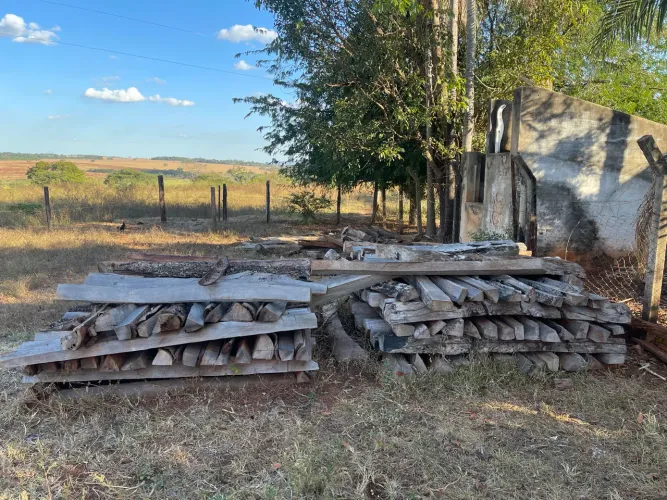 Vendo estacas para cerca de arames!