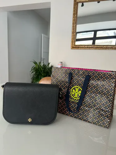 Bolsa de Ombro Tory Burch Preta - Elegância e Estilo