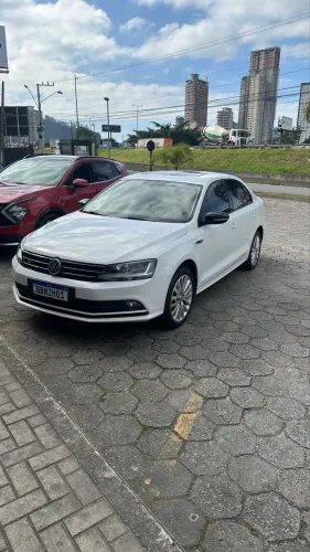 Volkswagen Jetta Comfortline 1.4 TSI 16V 4P Aut. 2017 pacote premium 