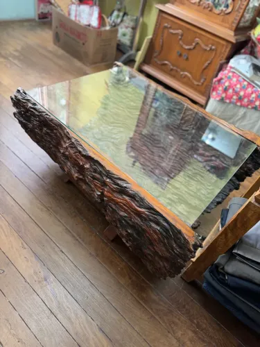 Mesa de Centro Rústica com Vidro - Design Único