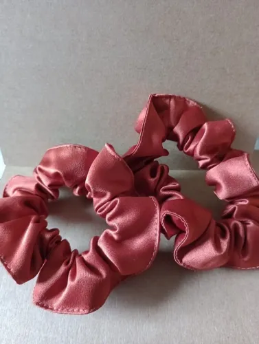 scrunchie tecido crepe cor terracota - UNIDADE