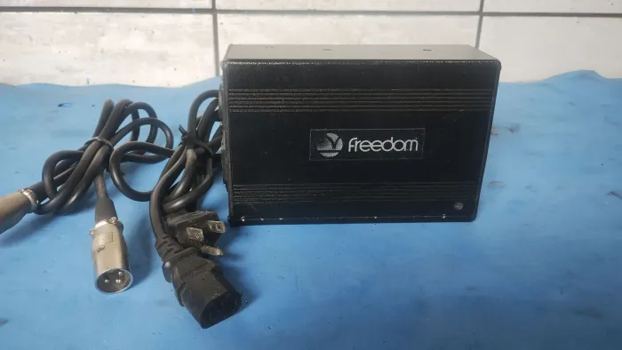 CARREGADOR DE BATERIA PARA CADEIRA DE RODAS