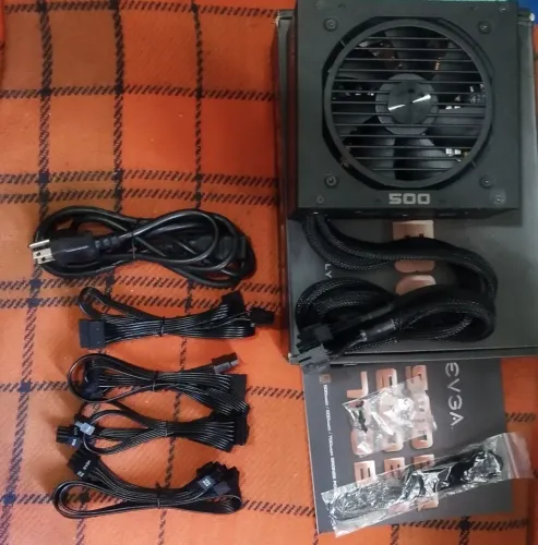 Fonte EVGA 500BQ 500W (real) Plus Bronze semi-modular bivolt com pfc ativo + cabos